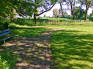 Quiet corner in Amstel Park along the Amstel near RAI Exhibition Centre